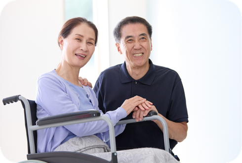 医療チームの連携、情報共有を行う医師と看護師